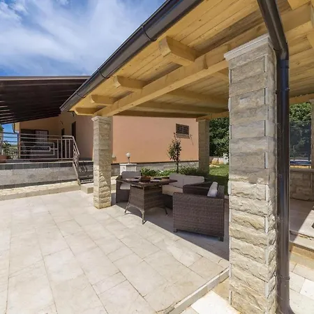 Vila Luxury Experience In Kacana With Heated Pool And Play Station 4 *